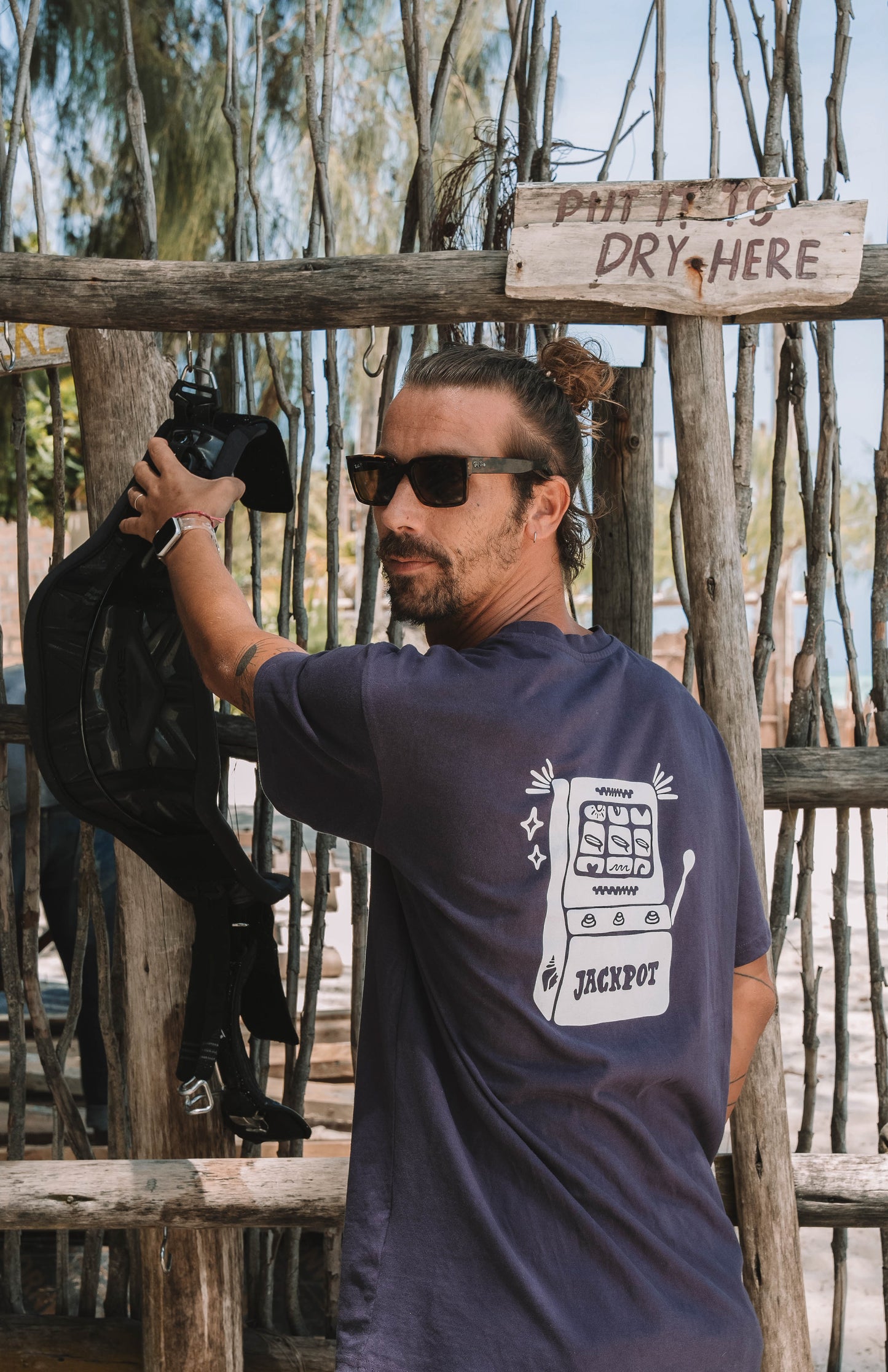 short sleeve cotton purple t-shirt with an oversized fit with front and back print - citizen of the sea