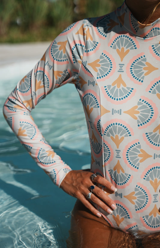 long sleeve surf suit with open back from lycra recycled material with sun protection spf50+ rash guard