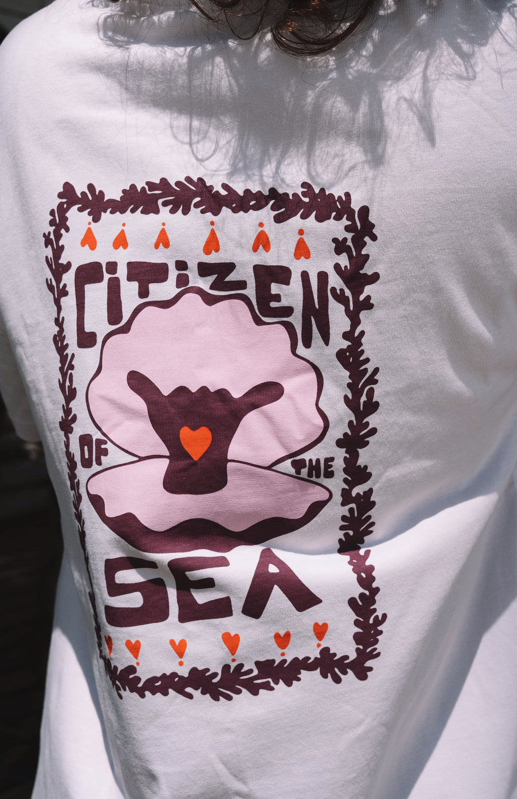 short sleeve cotton light violet t-shirt with an oversized fit with front and back print - citizen of the sea - with shells and Shaka 