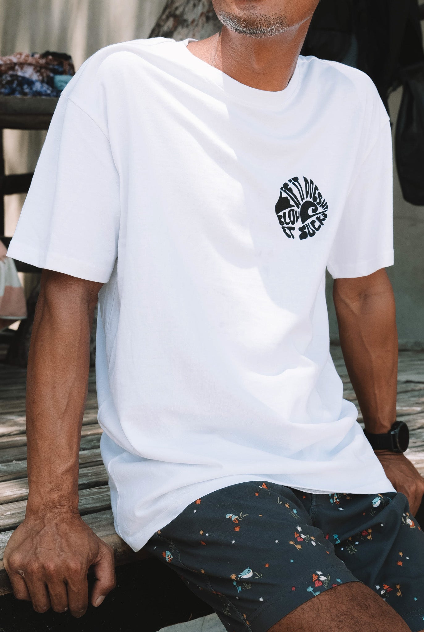 short sleeve cotton  white t-shirt with an oversized fit with front and back print - if it doesn't blow it sucks for all the kite surfers