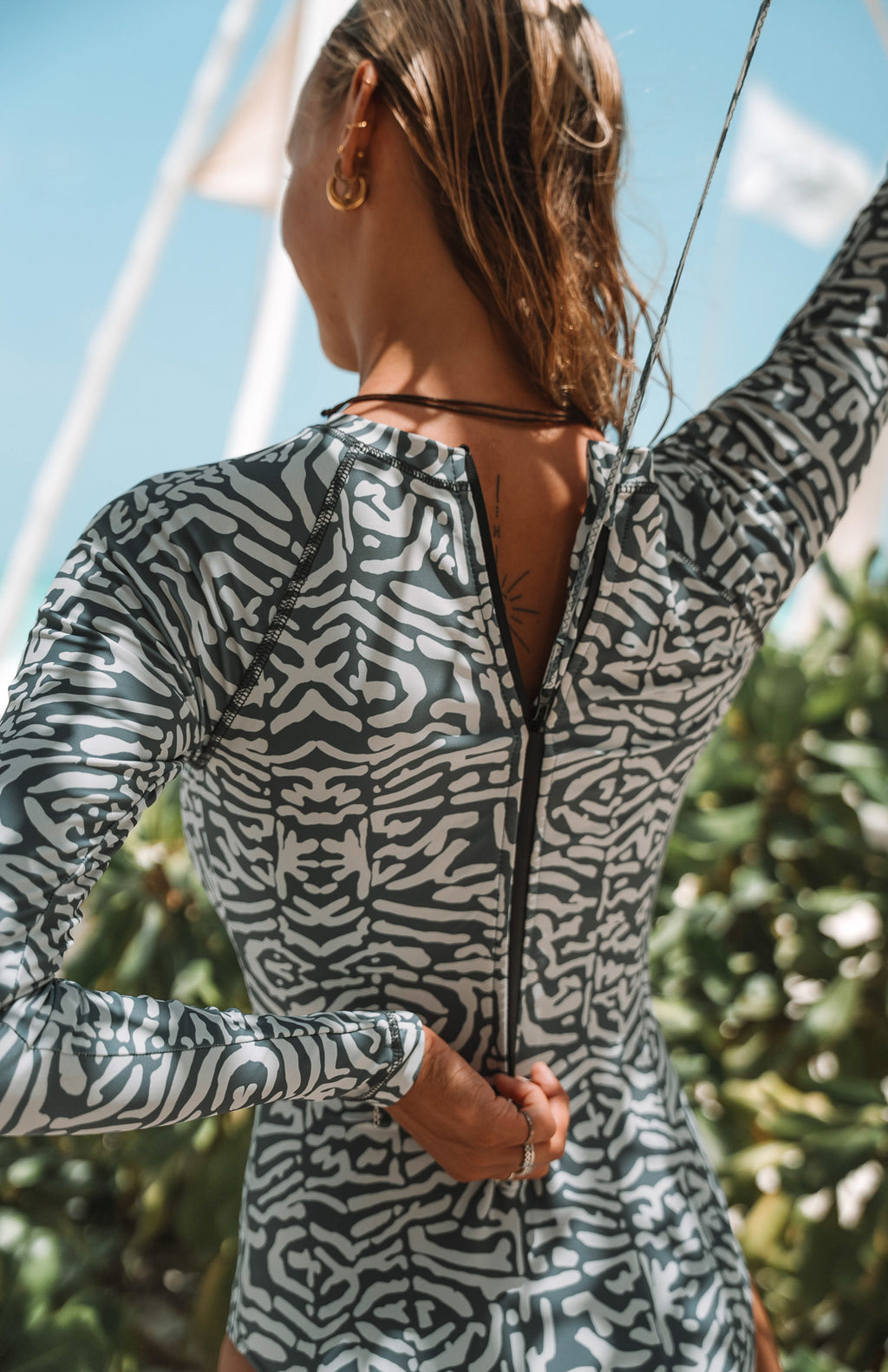 long sleeve surf suit with back zipper from lycra recycled material with sun protection spf50+ rash guard 